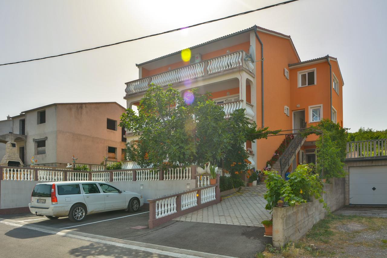 Apartment And Juki *